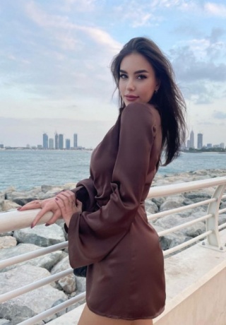 Larisa. 1